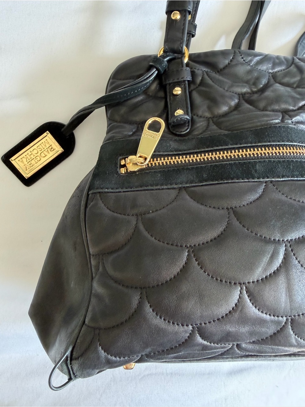 Badgley Mischka Leather Black Quilted Scallop Gold Hardware Shoulder Bag - Picture 3 of 14